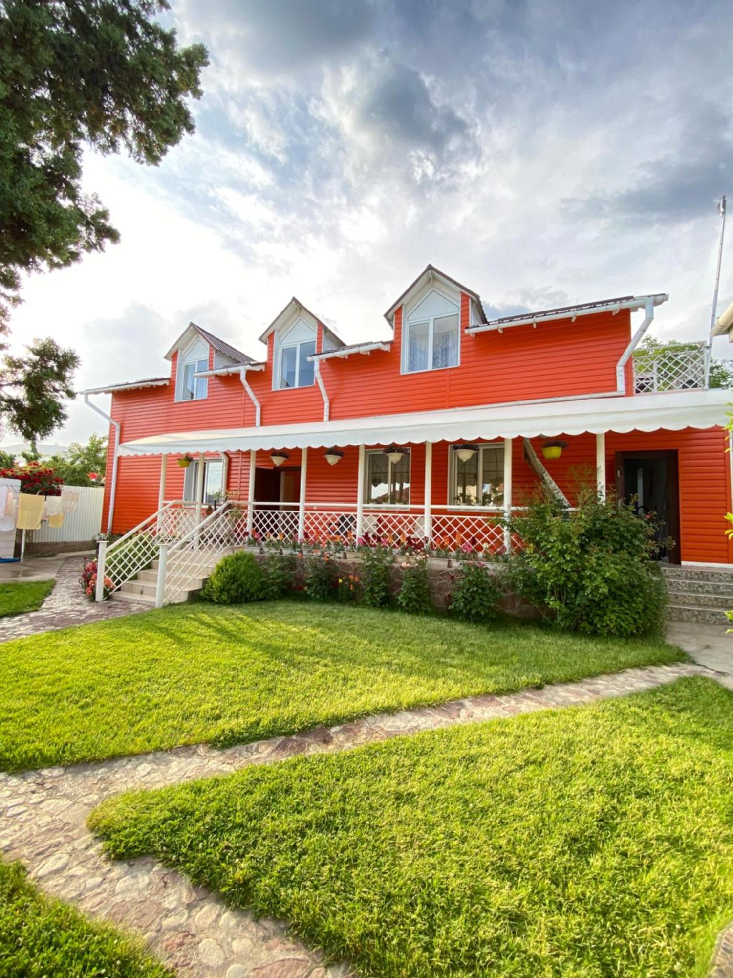 Osobyi Guest House Cholpon-Ata Esterno foto